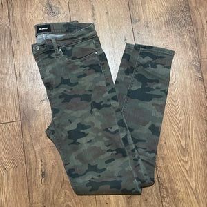 Women’s Hudson stretchy jeans in great shape like new, 28inch inseam